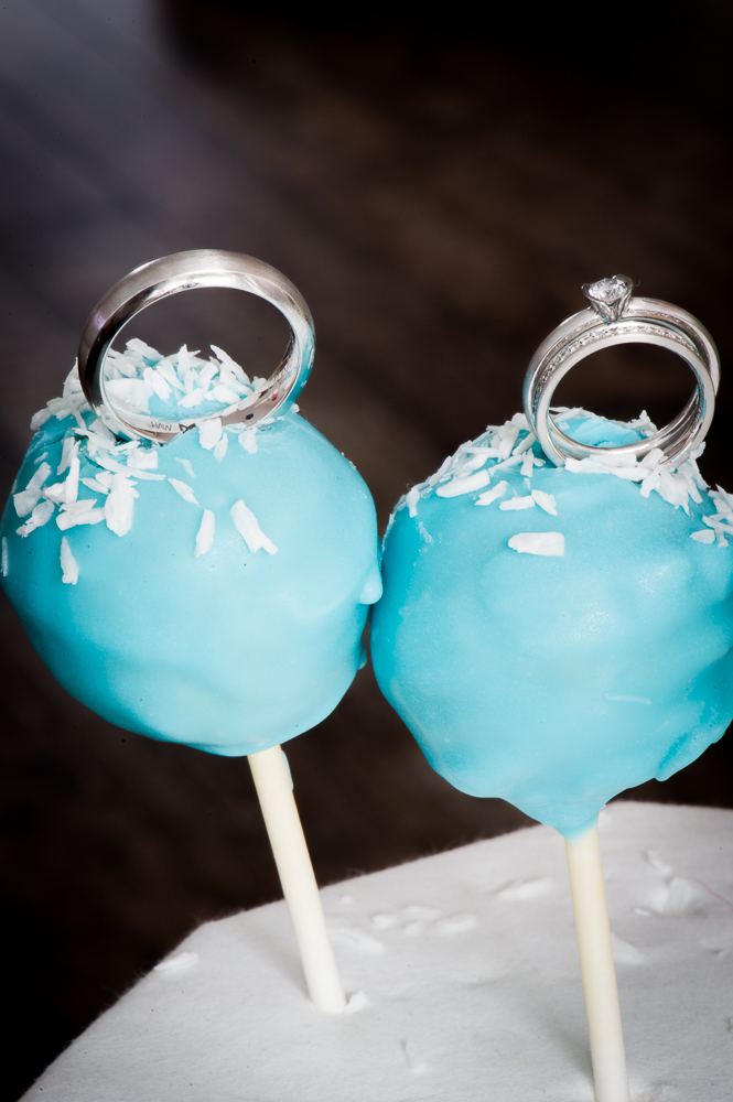 Weddingrings on Cake Pops